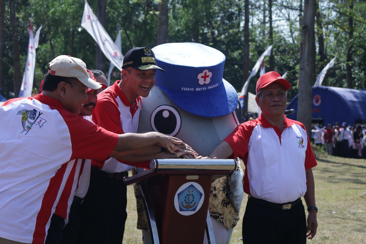 PMIKabTegal's tweet photo. Upacara pembukaan #jumtekjateng2017 di Bumi Perkemahan Regaloh Kab.Pati, Rabu (24/7).
@PMIJawaTengah 
@palangmerah 
@ganjarpranowo https://t.co/qkot8YDSX7