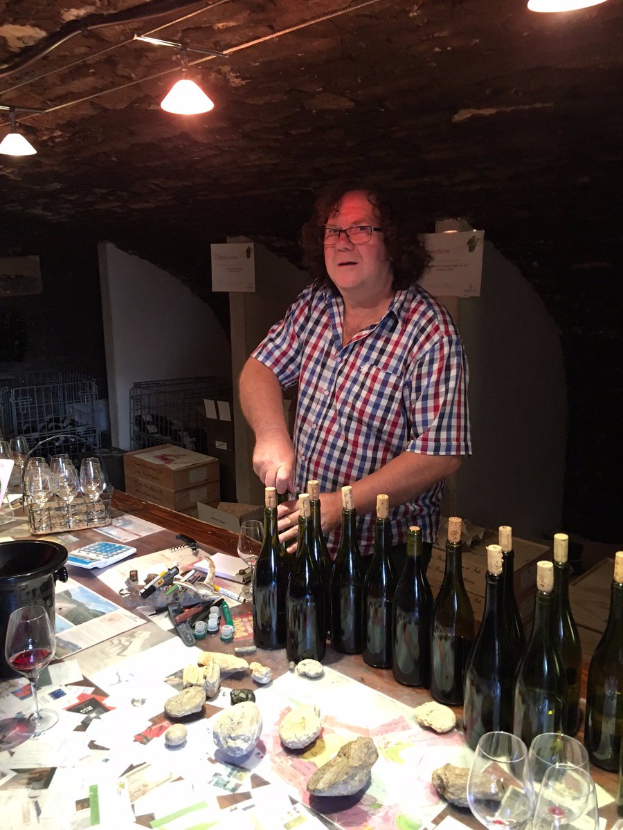 XLBurgundy's tweet photo. Dégustation des 2015 chez #EricMarey à #PernandVergelesses Magnifique  #CortonCharlemagne #vinsdebourgogne https://t.co/auVbKAeaKx https://t.co/W0g7ysmsmO