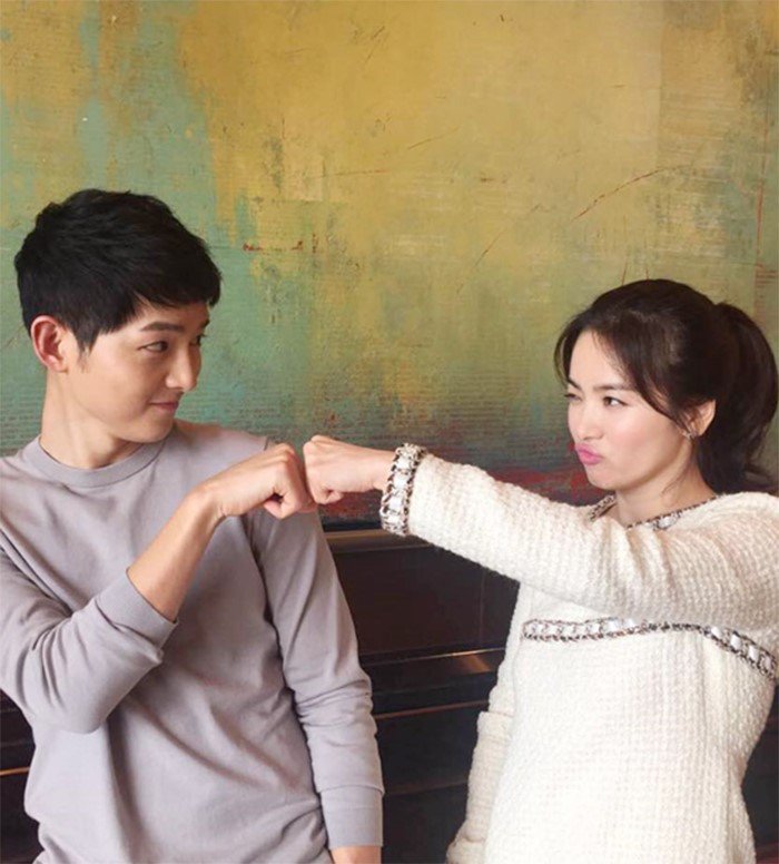 soompi's tweet photo. #SongJoongKi Reveals He First Suggested To #SongHyeKyo That They Announce Their Marriage
https://t.co/vdjWpv1a65 https://t.co/kuQrAO2XiG