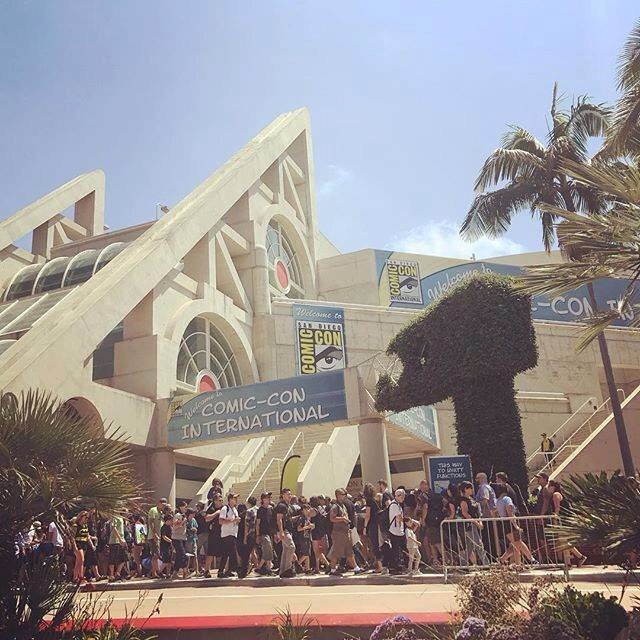 Tom77Welling's tweet photo. #comiccon CON https://t.co/dWs9o7EvgF