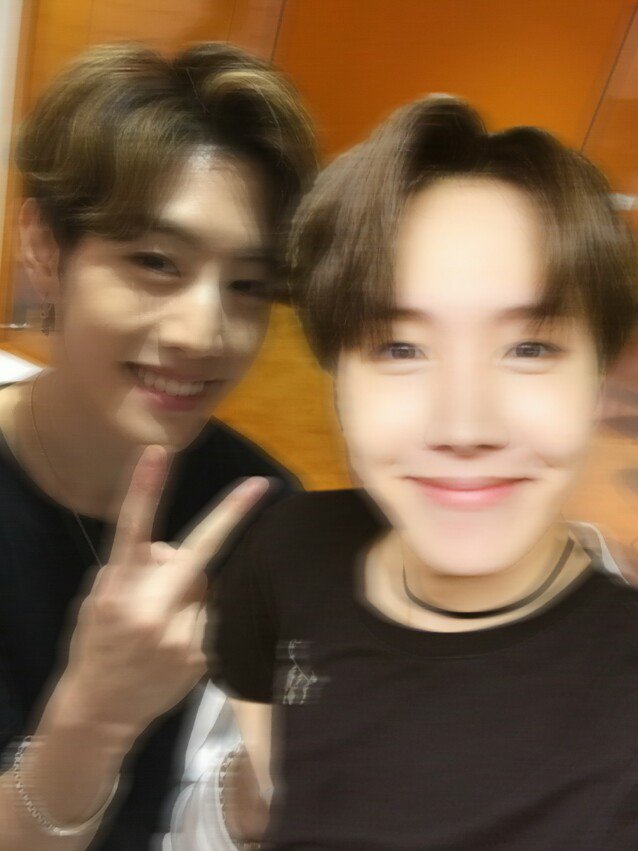jong_yohay's tweet photo. фандомы сруца а они дружат💕
#got7 #bts #mark #hoseok #markseok #новыйфетиш🌚 https://t.co/zcMRjS2Ozw
