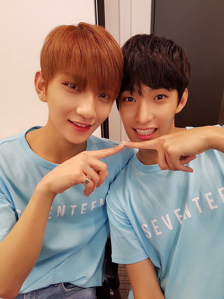 pledis_17's tweet photo. [17'S] 오랜만에 슈아&amp;도겸 크로쓰!
보석들 월요병 잘 이겨내고 있죠?!
남은 시간도 아자아자 힘내요~♡ https://t.co/cFecSjhObT