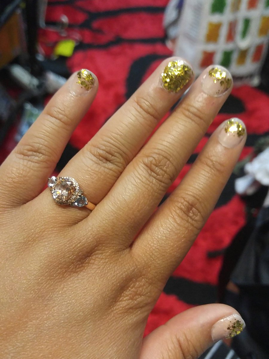 deziGIL's tweet photo. @jenschultzphoto can we wait until I get my nails done ? 😂😂😂 https://t.co/Ep8hTmr2BY