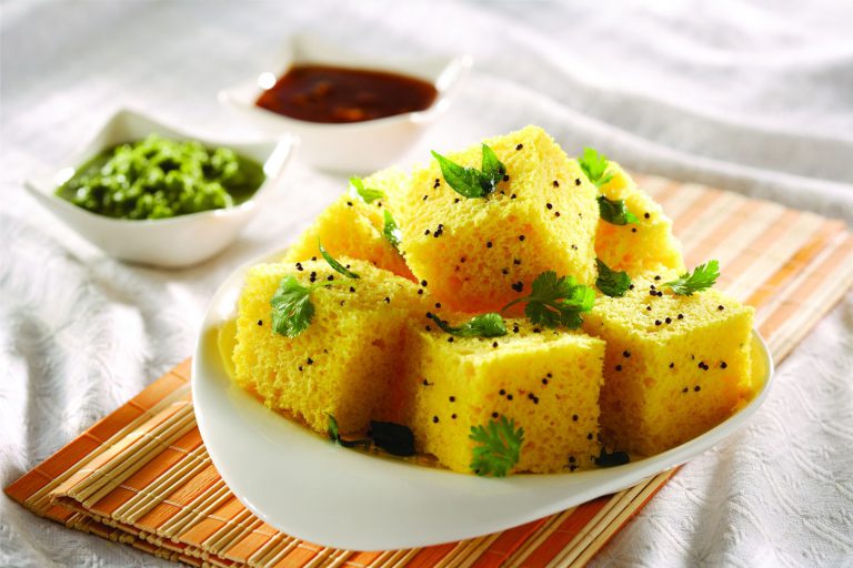 EaseMyTrip's tweet photo. Lip-Smacking Indian Breakfasts that can Increase Your Hunger.
Visit: https://t.co/UJ6DeUltj0
#IndianBreakfasts #BreakfastRecipes #IndianFood https://t.co/ypTJWYayU3