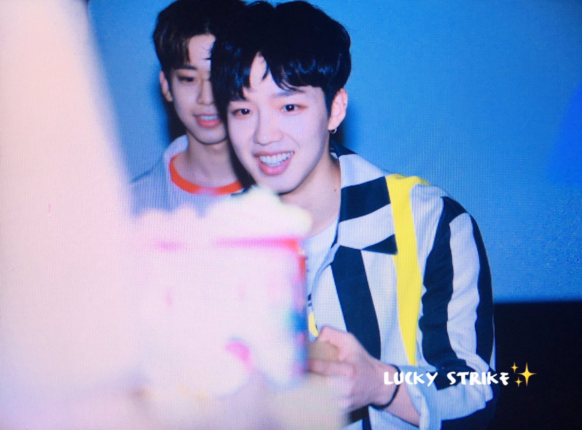 luckystrike_ym's tweet photo. 170724 덩케르크 시사회 #임영민 @bnmboysofficial 
영동이들 야무지게 팝콘받고 영화봐욤💕 https://t.co/XFwivUjzFb