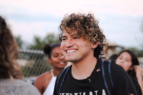 Mckaylav74's tweet photo. awh look at him 😻 @jccaylen https://t.co/YN8lJTLz0c
