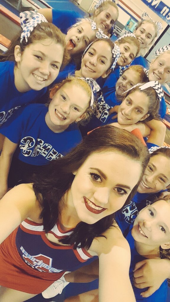 AmeriMonica's tweet photo. Had SO much fun with Highland Middle School! #bringyourbest #amerifun #americheer https://t.co/UjmS9dIo7b