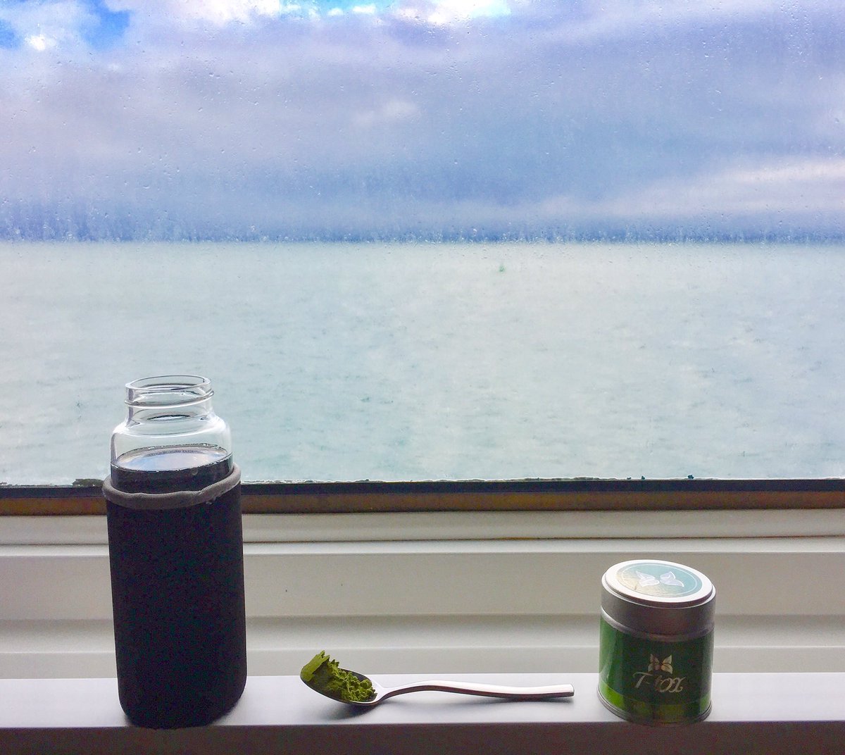 Happy Monday morning from the English Channel 🤗 #matcha #tea #HealthyLiving #mornings #fitfam #wellness #sea #travel #Antioxidants #health
