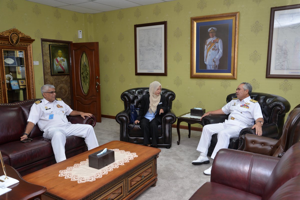 rmnspc's tweet photo. Lawatan delegasi Jabatan Perdana Menteri (JPM) ke Pusat Sumber Maritim dan Sejarah (PUSMAS) TLDM @NajibRazak @mykamarul @tldm_rasmi https://t.co/uUwNFGi4mK