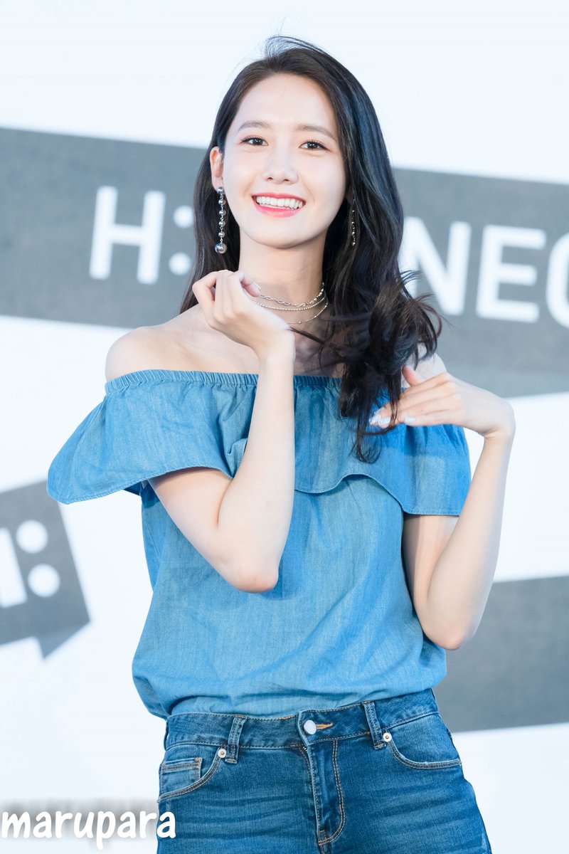 [PIC][22-07-2017]YoonA khởi hành đi Đài Loan để tham dự buổi Fanmeeting cho thương hiệu "H:CONNECT" vào hôm nay - Page 4 DFeoguRU0AAFsMe