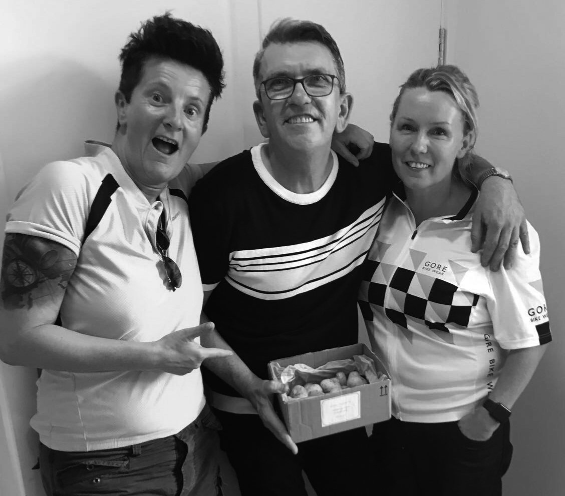samdesigner69's tweet photo. @therealboon @inspiralsband @mikejoycedrums went 4a bike ride&amp;came home with @mikejoycedrums home-grown spuds - great cause @BritishTinnitus https://t.co/hD1esKrVZ0