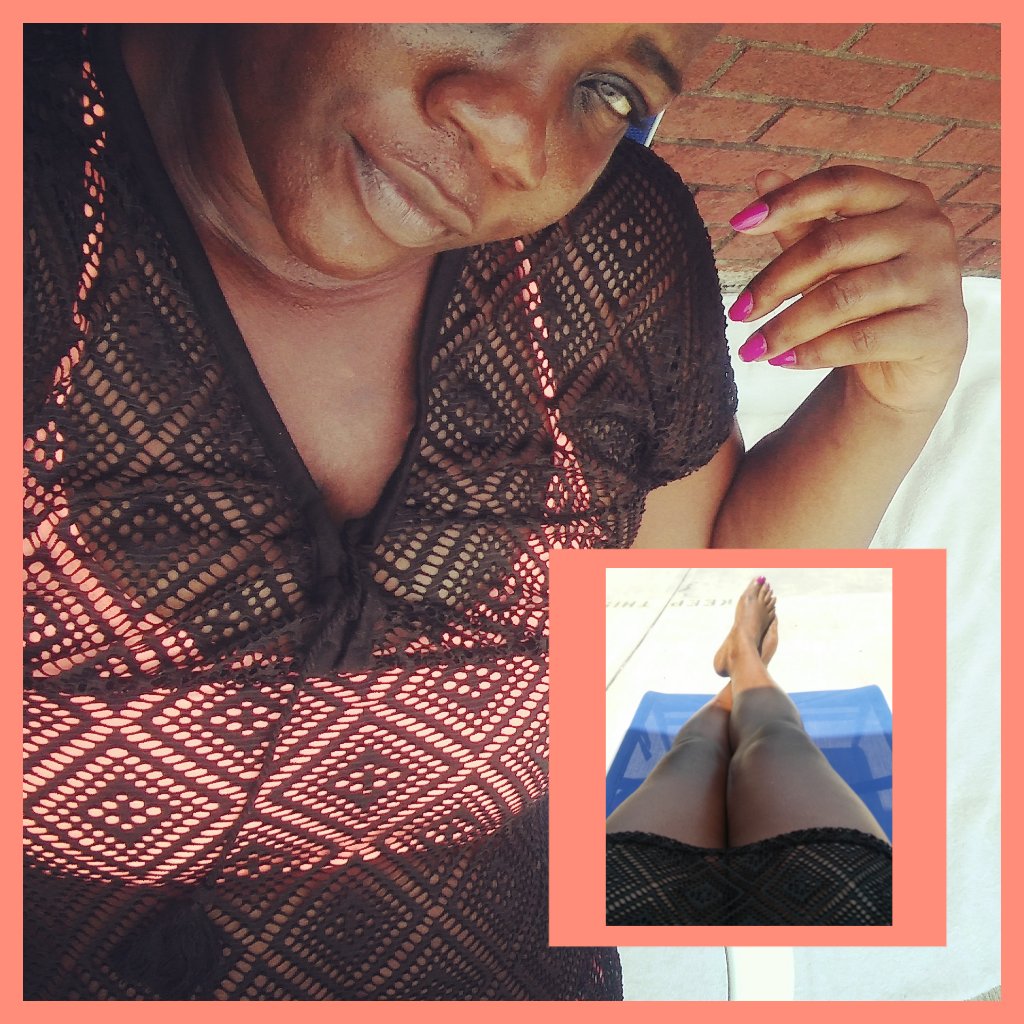 khenley54's tweet photo. At the pool trying to 😎 off https://t.co/ujMrpKwF3q