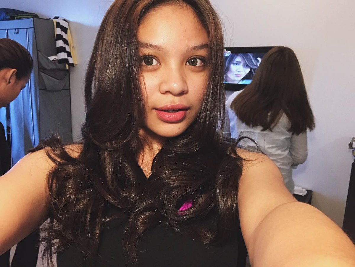 gia_gonzales_'s tweet photo. I'm like... “ Is that coach behind me?! ” hahaha https://t.co/rdiq4M7YIA