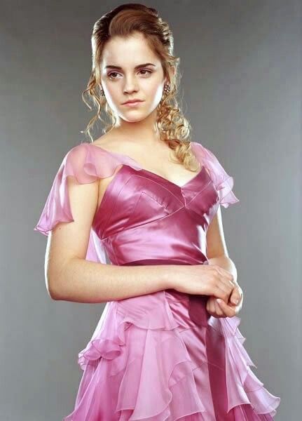 HPotter_France's tweet photo. C'est une costumière française (Jany Temine) qui a conçu la robe de bal de Noël d'Hermione. https://t.co/XgzZonXi0k