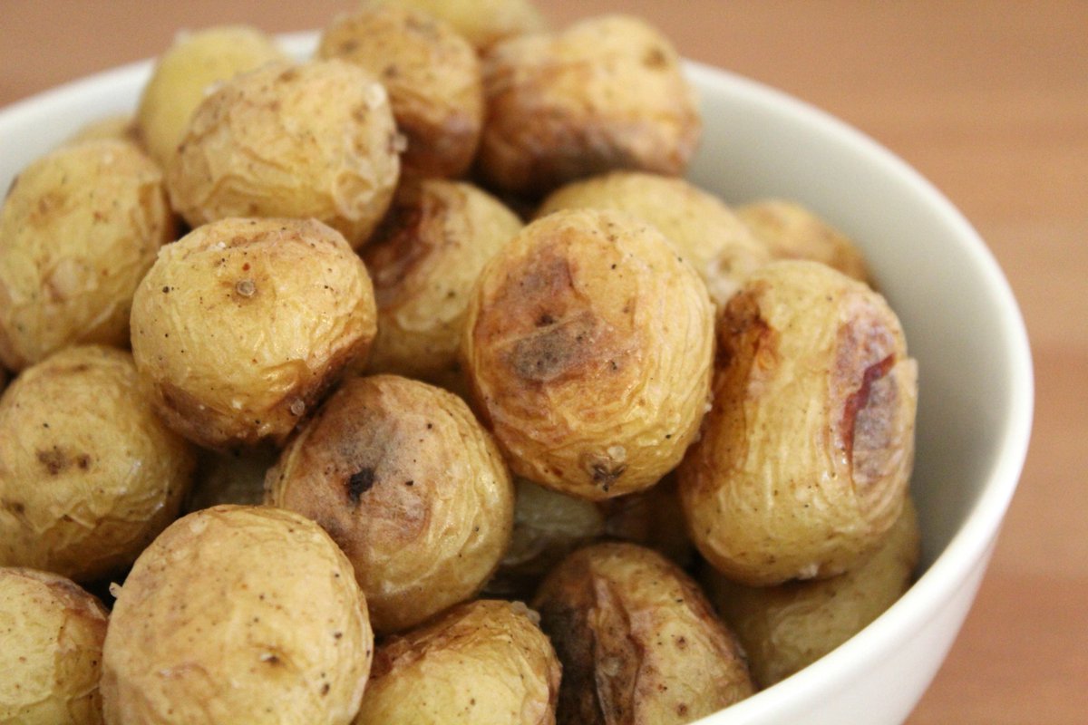 samsdish's tweet photo. Salt Crusted Baby Potatoes | Sam's Dish https://t.co/8k7VzaoPEh https://t.co/u2Pekjr315