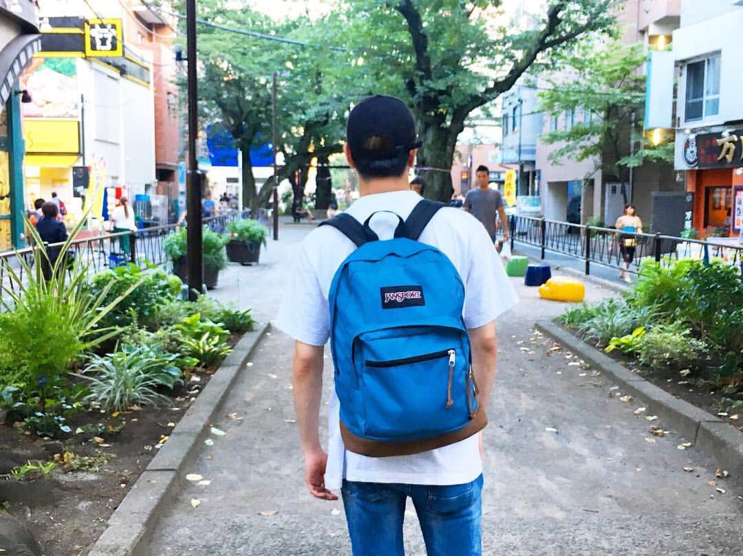 jansportjp's tweet photo. 定番人気のライトパックに新色追加。
最新のバリエーションは、公式サイトをチェック🖕
https://t.co/iT7HDOTWhW…
#JanSport #RightPack #JanSportBA https://t.co/kPgddXOy67