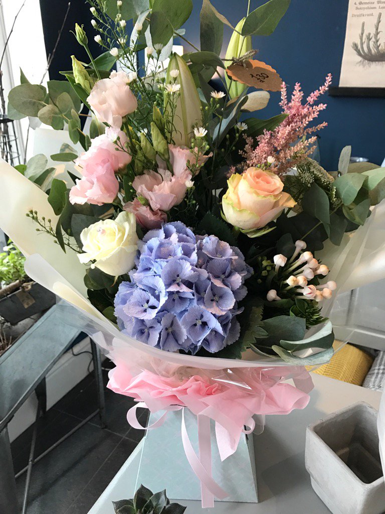 Harlequin flowers tweet media