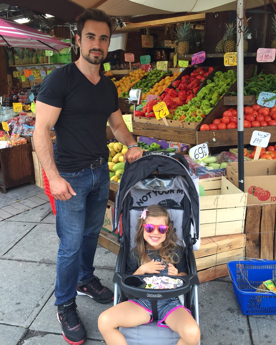 Tofu_fit_guy's tweet image. She loves her fruits and veggies! 🌱 start them young! #vegan #govegan #friendsnotfood #plantbased #crueltyfree #muscle #healthy #fit #health