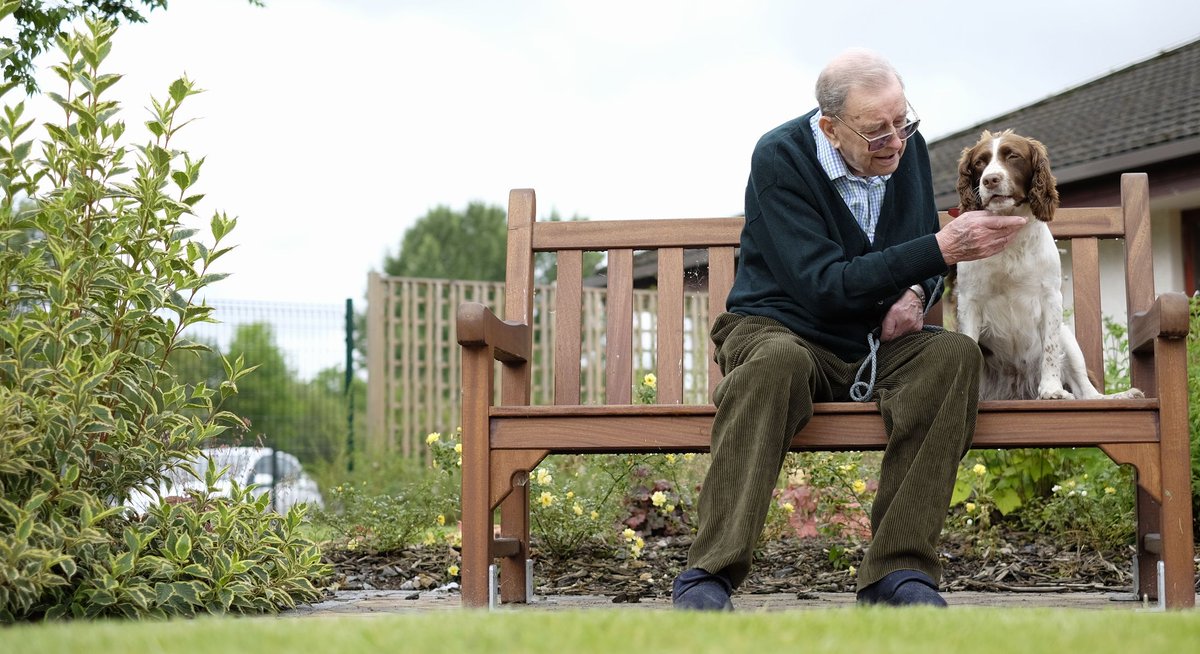 dementiacentre's tweet photo. Dementia Tip for Carers #6 - Animals are good companions for cheering people up https://t.co/h2IUx6ZXBP https://t.co/Pb2p8OGLQh