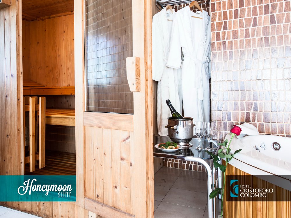 HotelCCarg's tweet photo. La #Suite cuenta con una cálida ambientación y moderna decoración, más de 60 m2, sauna, jacuzzi y balcón. Reservas→ 📞 (54-11) 4778-4945 https://t.co/MDNkcs8hNX