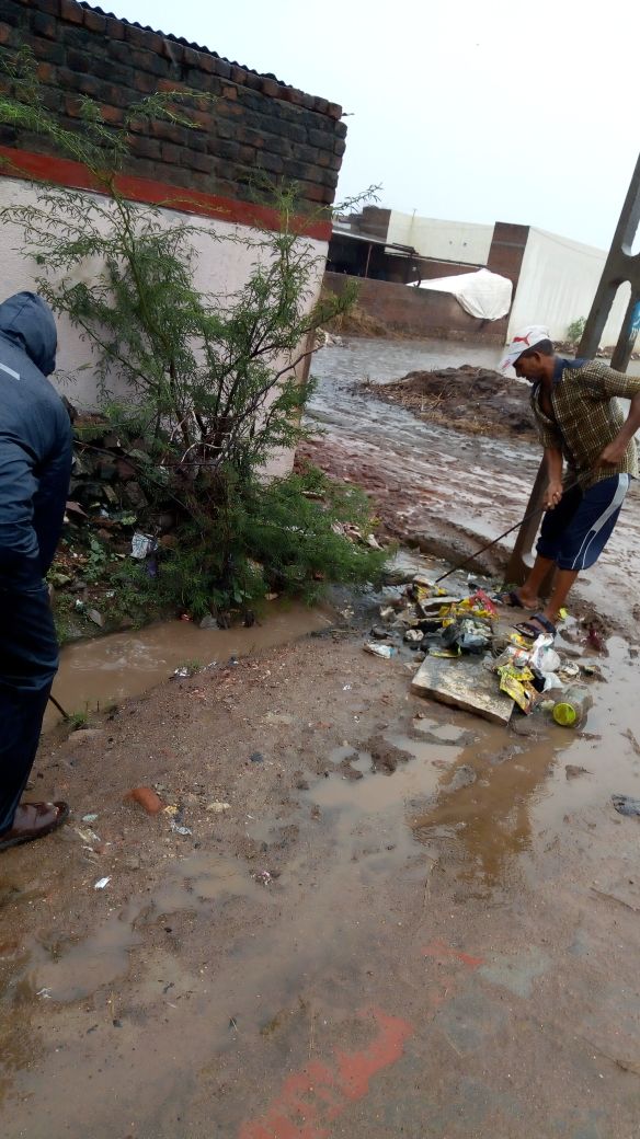 drainage cleaning at raguvirnagar by snr.np good work pankaj shah's team <a href="/CollectorSRN/">Collector Surendranagar</a> <a href="/sdmwadhwan/">Dycollectorwadh</a>