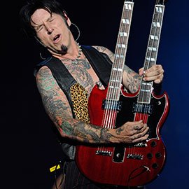 StringsbyApex's tweet image. Busy week for our #endorsed bands and players, lots of gigs @traciiguns @laguns @grupointocable @YoungDubliners #jonbutton with @TheWho