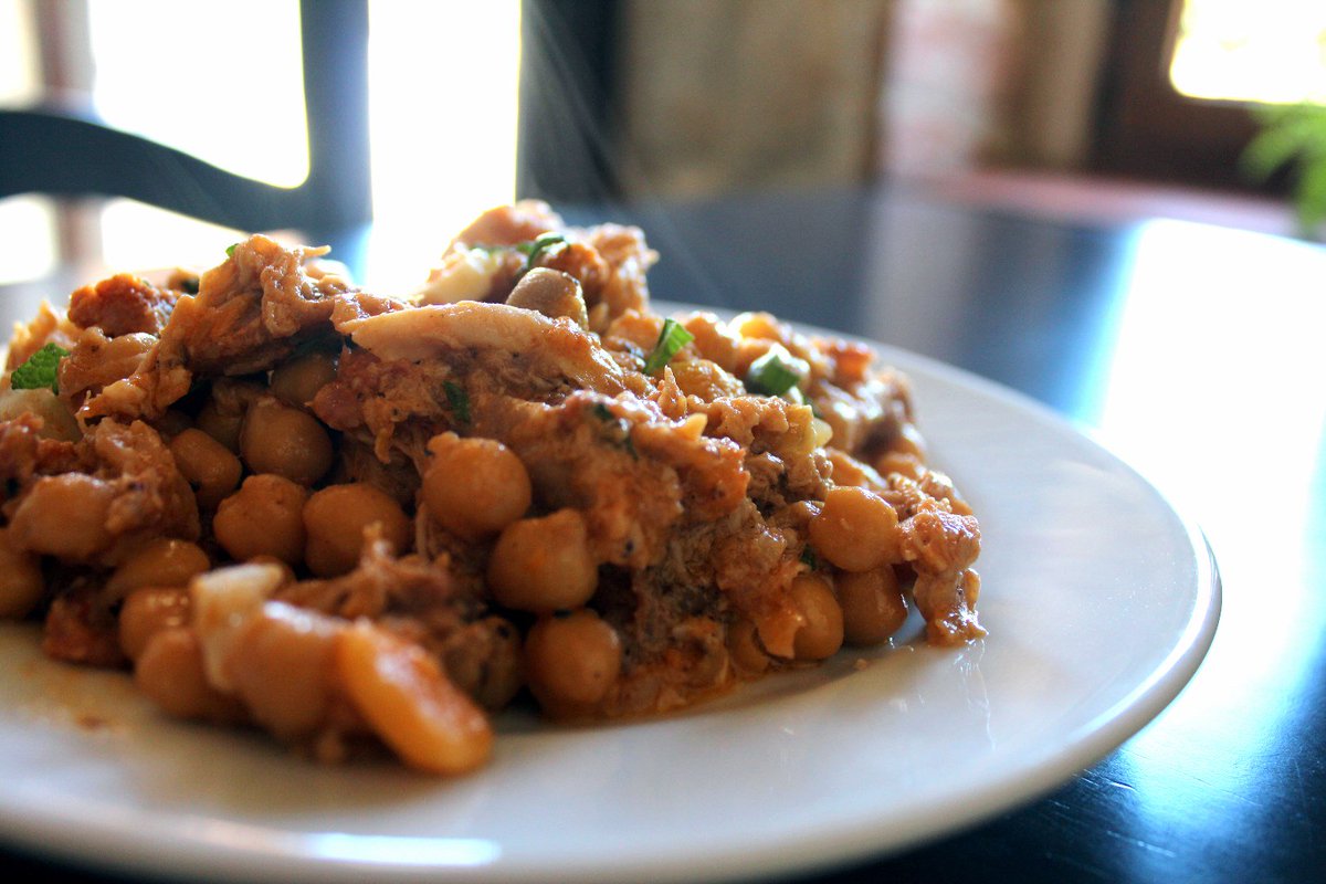 AFuegoGastro's tweet photo. Para los amantes de comidas más contundentes, en #AFuego un plato del día con sabor cubano: ropa vieja east coast. Tengan un buen provecho😛😛 https://t.co/FT1uaZhx8S