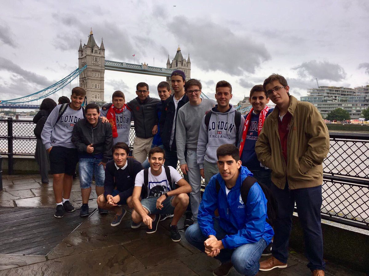 ClubNargo's tweet photo. Convivència dels de batxillerat a Londres. Un estiu impressionant: cultura, ciència, amics...
#EnjoyNargó  #London2017 amb @ClubBalandrau https://t.co/6XZffUyUiO