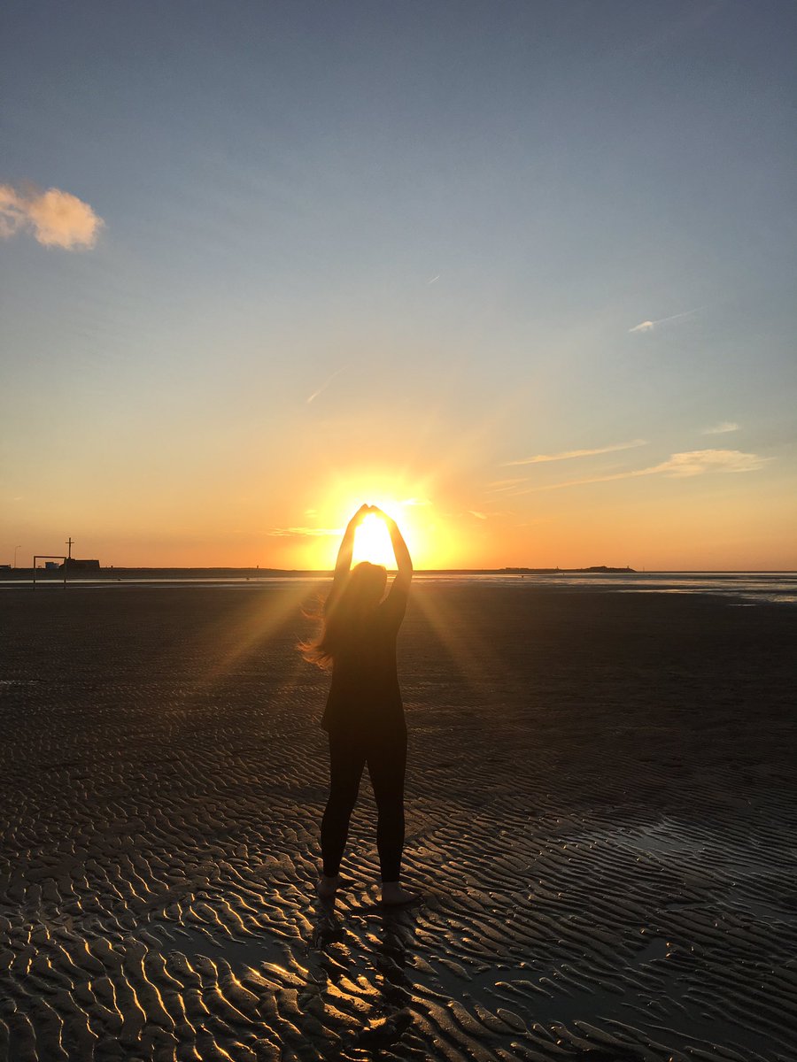 JuliaOgivy's tweet photo. #NCS @FlyingFutures #beachcampus #teamG8 #Wearegreat https://t.co/2jgIgJTeuu