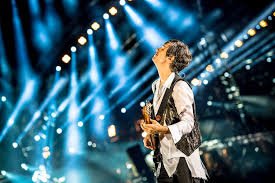 StringsbyApex's tweet image. Busy week for our #endorsed bands and players, lots of gigs @traciiguns @laguns @grupointocable @YoungDubliners #jonbutton with @TheWho