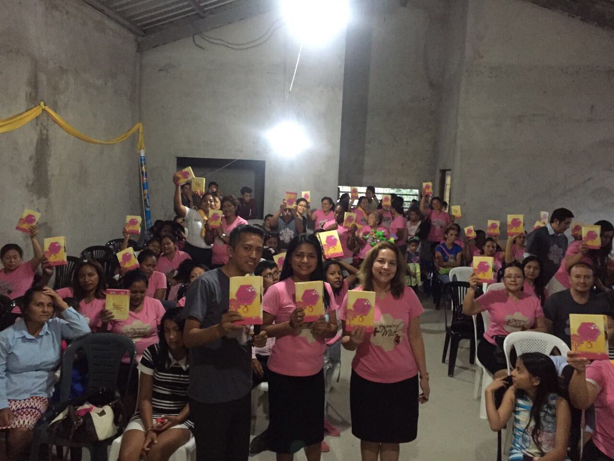 jeffermen35's tweet photo. #Ladulceverdad Lanzamiento del #proyectoMiel en #stodomingoEC @adventistasEC @AdventistasMEN @prgiovanny @sylvia_polo @SaitoSamuel https://t.co/cS9Nr4L2oB