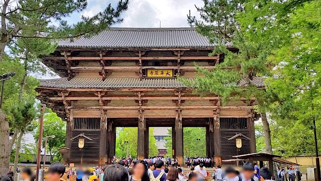 kenbunblog's tweet photo. 奈良県奈良市にある東大寺です。奈良時代に聖武天皇によって創建された寺院であり、本尊に「奈良の大仏」で知られる盧舎那仏を祀っています。奈良市の中心的な観光スポットとして知られ、世界遺産にも登録されています。 https://t.co/yM209yOptD https://t.co/J1sprC0JLm