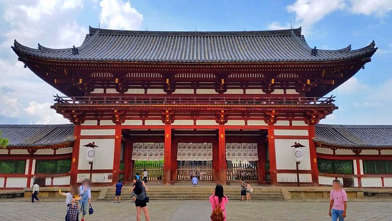 kenbunblog's tweet photo. 奈良県奈良市にある東大寺です。奈良時代に聖武天皇によって創建された寺院であり、本尊に「奈良の大仏」で知られる盧舎那仏を祀っています。奈良市の中心的な観光スポットとして知られ、世界遺産にも登録されています。 https://t.co/yM209yOptD https://t.co/J1sprC0JLm