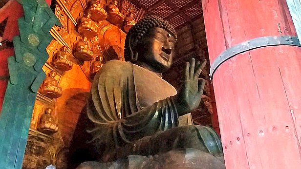 kenbunblog's tweet photo. 奈良県奈良市にある東大寺です。奈良時代に聖武天皇によって創建された寺院であり、本尊に「奈良の大仏」で知られる盧舎那仏を祀っています。奈良市の中心的な観光スポットとして知られ、世界遺産にも登録されています。 https://t.co/yM209yOptD https://t.co/J1sprC0JLm