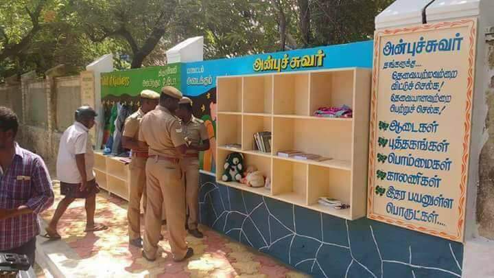 PARITHITAMIL's tweet photo. இருப்போர் தேவையற்ற ஆடைகள்,புத்தகங்கள், காலணிகளை இல்லாதவர்களுக்கு கொடுக்கும் அன்புச்சுவர் திட்டத்தை துவக்கிய நெல்லை ஆட்சியர் சந்தீப் நந்தூரி🙏 https://t.co/U7iibTa5Aj