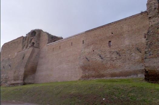 Retake_Roma's tweet photo. Dateci risposta su almeno una di queste situazioni @Sovrintendenza altrimenti quale è il vs compito in una città piena di tesori come #Roma? https://t.co/YKosLYucqQ