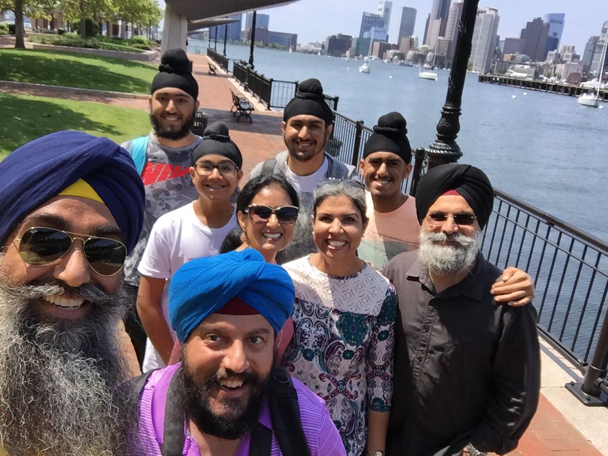 chetanrakieten's tweet photo. Met a nice #sikh family #vactioning from #sandiego! Of course we took a #selfie. #selfiesunday #sikhselfie #boston  #617 @lookasingh https://t.co/od85TMnNsM