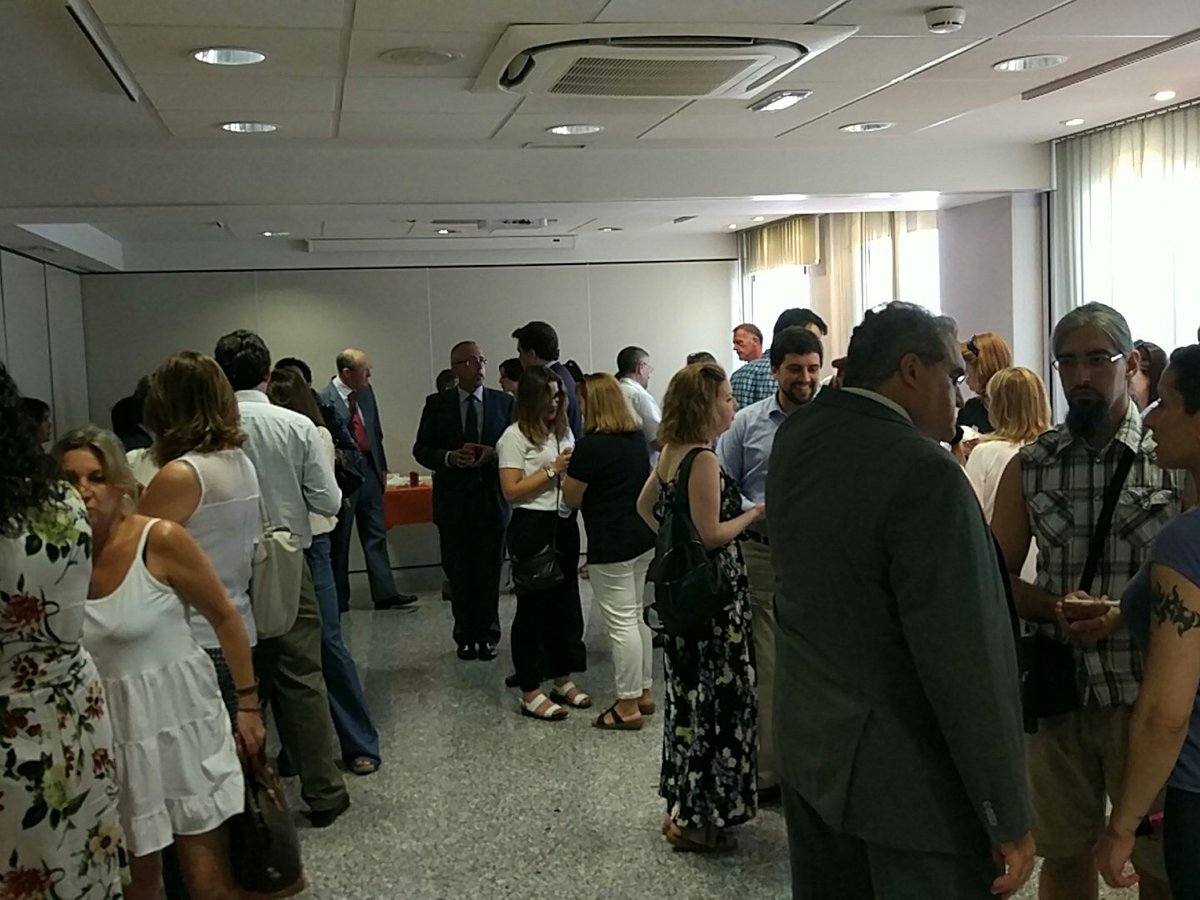 LupusMadrid's tweet photo. Momento del aperitivo #FrenaElSolFrenaElLupus @FrenaSol  @COFMadrid https://t.co/UJbVZN1niW