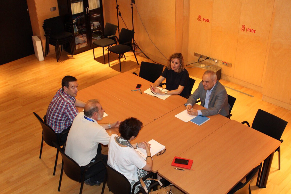 gpscongreso's tweet image. Nuevo ERE en una empresa con beneficios con la #ReformaLaboral del gobierno. Reunidos y escuchando a sus trabajadores @ComiteOracle #Oracle