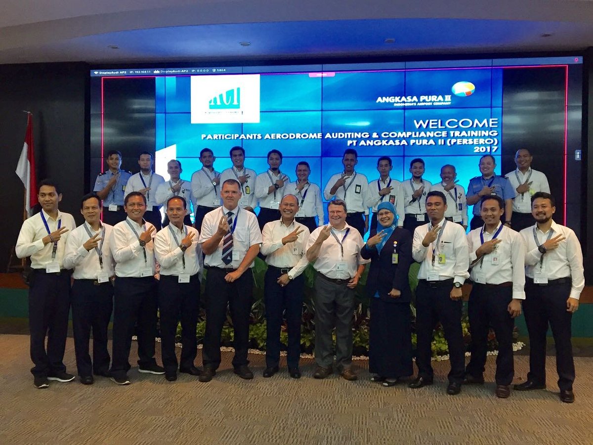 cak_ed2004's tweet photo. Belajar lagi... lagi... dan lagi, demi operation excellence 🙋 https://t.co/hG1cqh5eyR