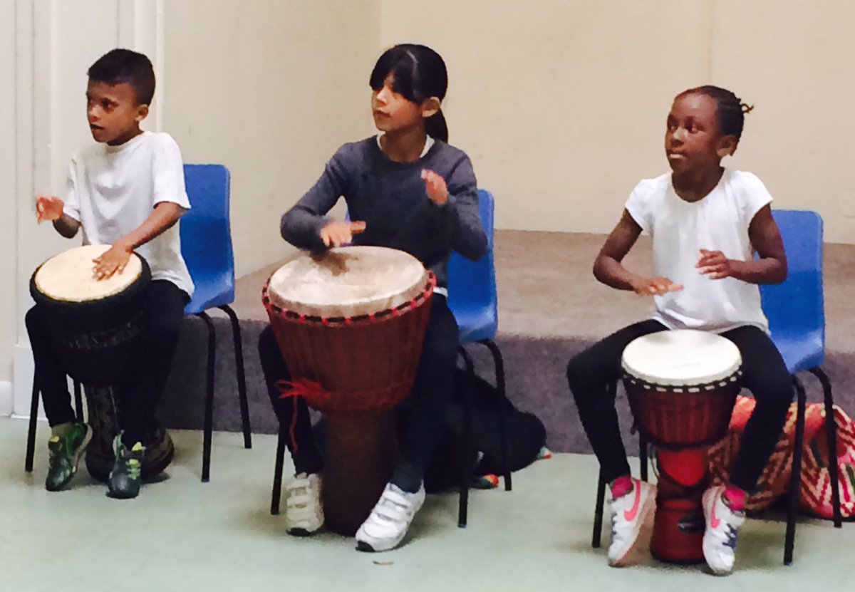 Akaraaka's tweet photo. .@AkomaAsa summer school off to a strong start. Serious drumming instruction with Mohamed Gueye #djembe #dunun #koukou https://t.co/2rfWeSnmsb