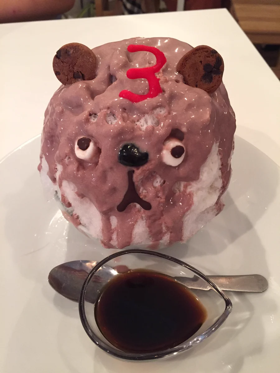 かわいい？店のマスコットキャラをモチーフにしたかき氷がひどいｗｗｗ