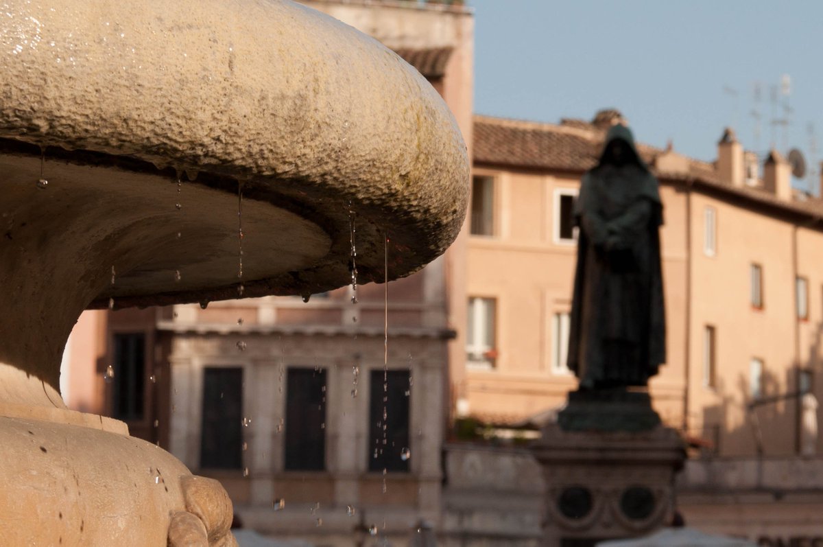 "Le foreste a precedere le civiltà, i deserti a seguire."
Chateaubriand

(#Roma, Campo de' Fiori by Simone460)

#Siccità #MeteoRoma <a href="/Roma/">Roma</a>