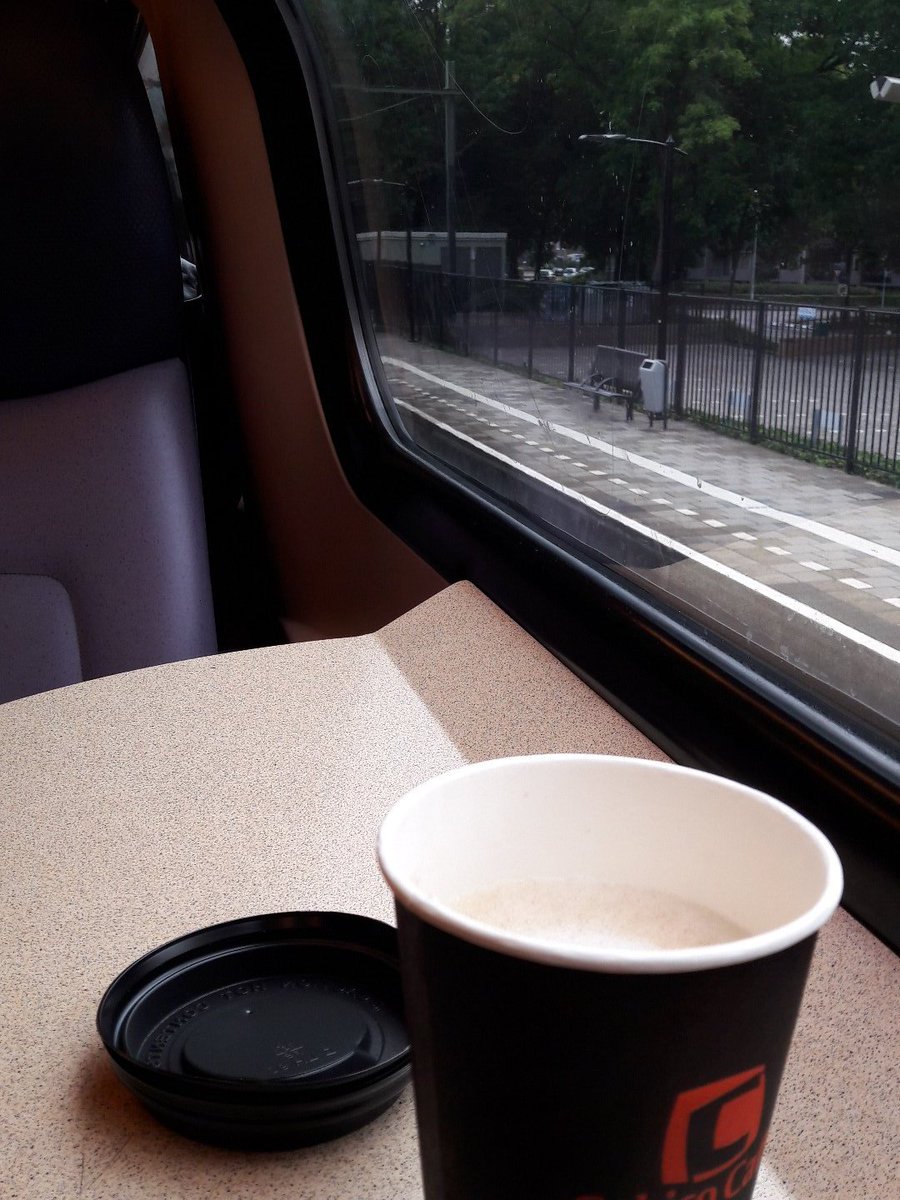 HelmaBannink's tweet photo. Onderweg naar Den Bosch. Eindelijk weer eens bijpraten met @annekekrakers . https://t.co/M5zDDCvwCt