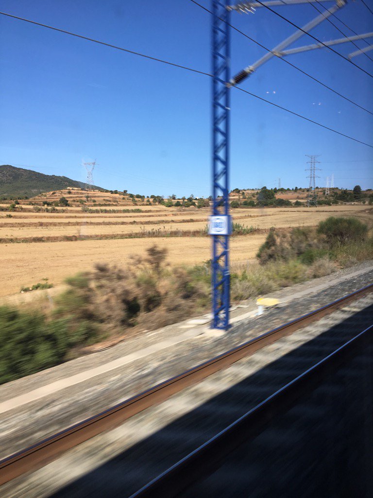 BnoyFa's tweet photo. Camino a Madrid, recuperando la normalidad a toda velocidad. #Ave #backtowork #backtonormal #BackToRoad https://t.co/kPBW1Z3mln