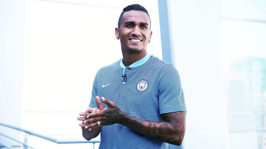 Space90_1_fm's tweet photo. OFFICIAL: Manchester City have completed the signing of Danilo from Real Madrid on a five-year deal. Reported fee is £26.5m. #Sportstitbit https://t.co/Jp4NY1GsEJ