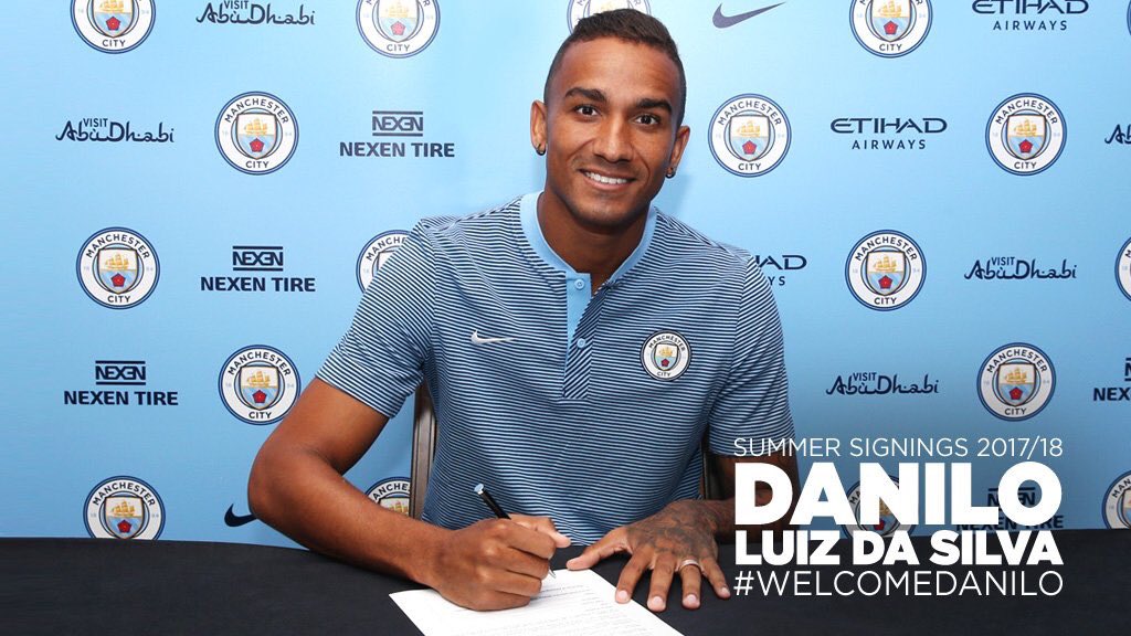 Space90_1_fm's tweet photo. OFFICIAL: Manchester City have completed the signing of Danilo from Real Madrid on a five-year deal. Reported fee is £26.5m. #Sportstitbit https://t.co/Jp4NY1GsEJ