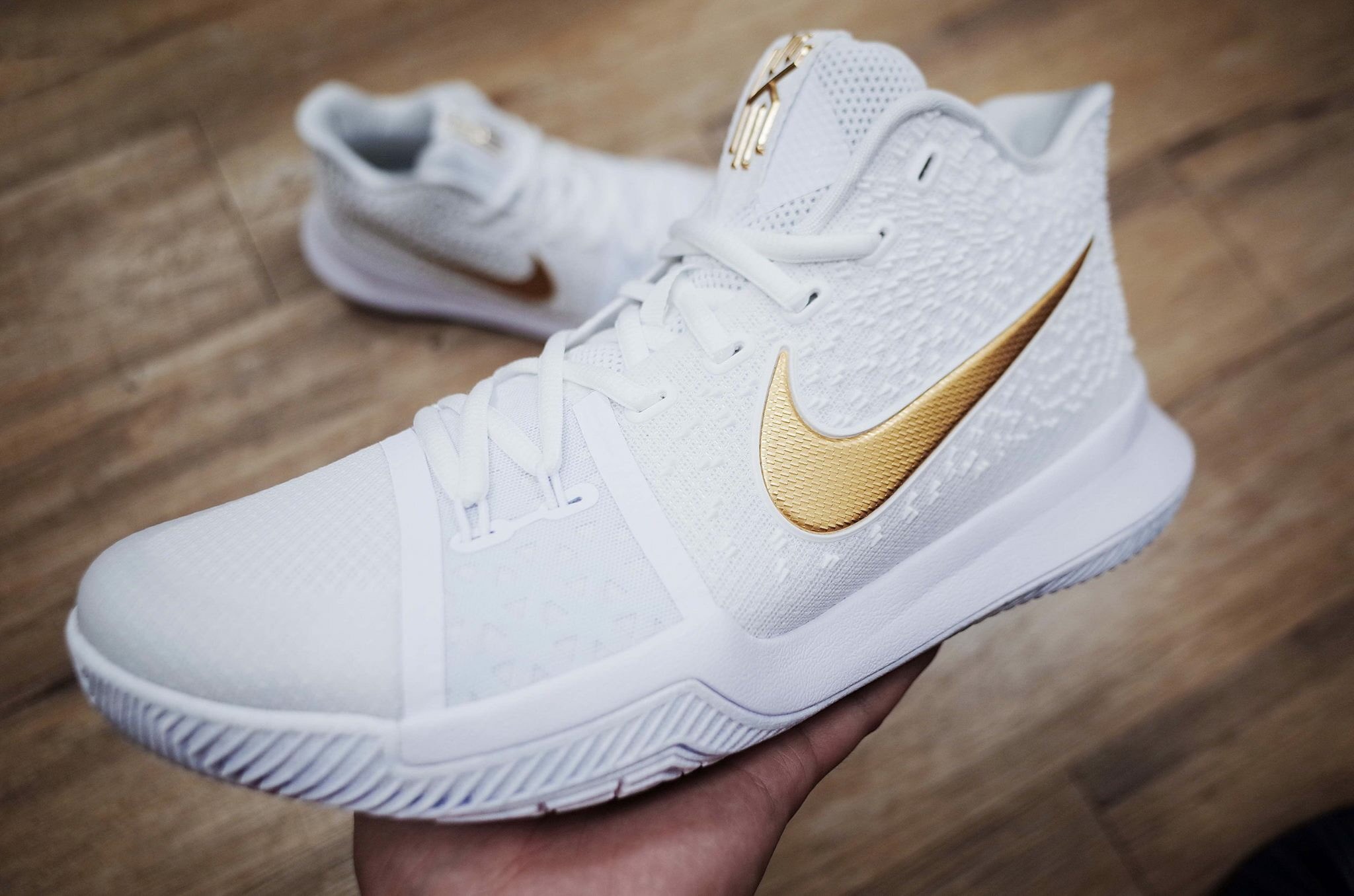 Nike Kyrie 3 Finals Gold (カイリーアービング) Nike Kyrie 3 EP Finals for Sale | Authenticity Guaranteed | eBay