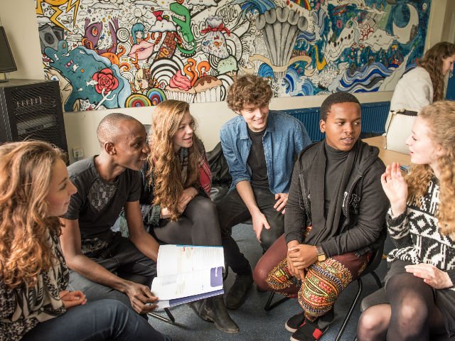 Schools_British's tweet photo. Plan your school exchange with our school exchange starter packs https://t.co/9WFPWuZxU4 https://t.co/cr7HrwdctI