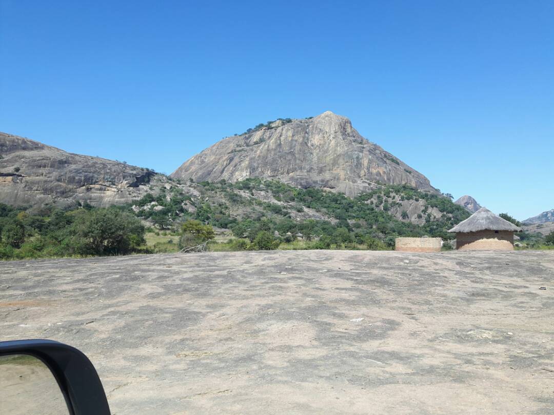 ZBCNewsonline's tweet photo. Check out the beautiful mountains of Mataga in Mberengwa! https://t.co/UEM7r4dpYu